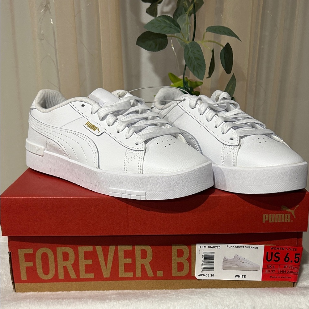 PUMA Court Classic White Sneakers | Women’s Size 6.5 | New in Box